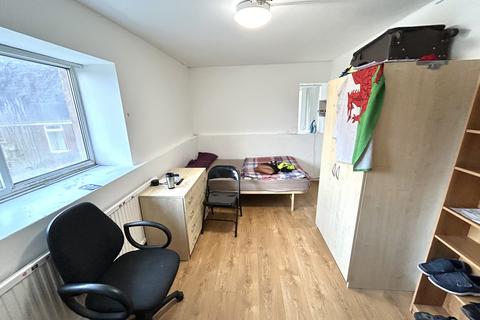 4 bedroom house to rent, St Michaels Court, Treforest CF37