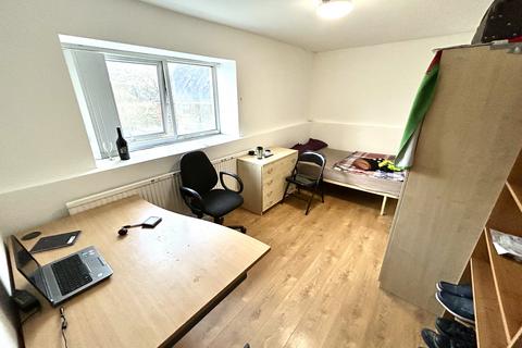 4 bedroom house to rent, St Michaels Court, Treforest CF37