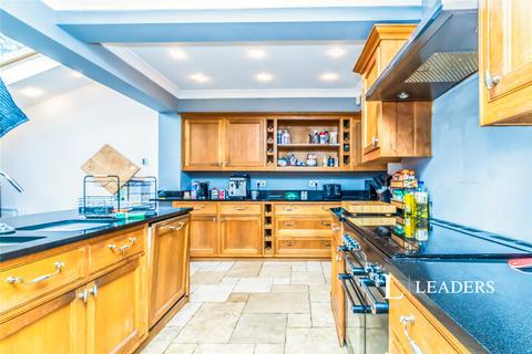 4 bedroom semi-detached house to rent, Dynes Road, Kemsing, TN15