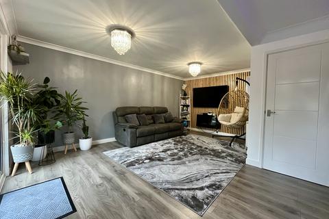 3 bedroom end of terrace house for sale, Mewburn, PETERBOROUGH PE3