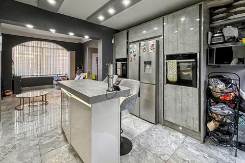 4 bedroom terraced house for sale, 3a, Alms Hill Road, Manchester, M8 0PY