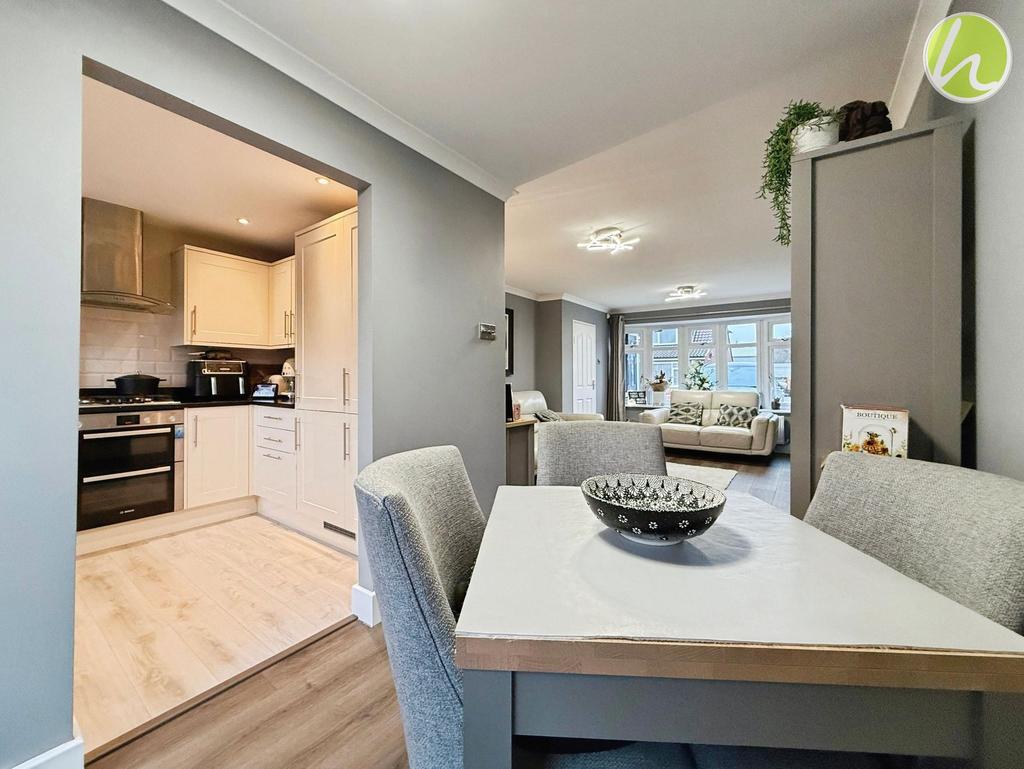 Living Room/ Dining