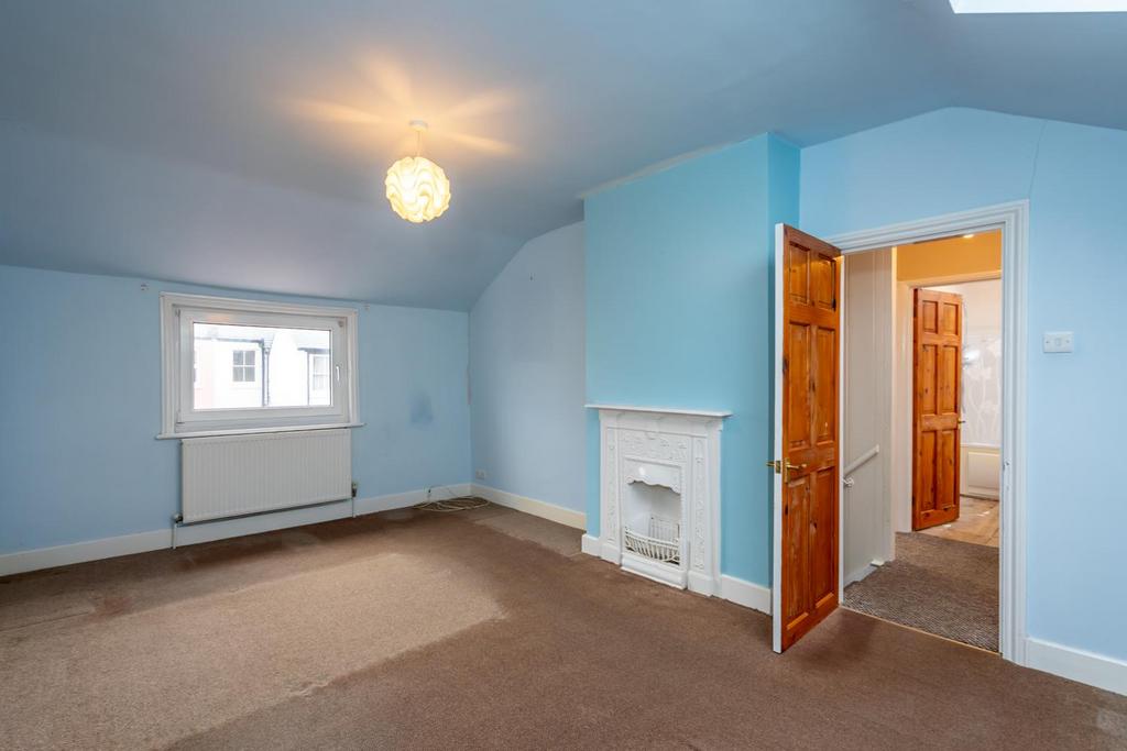 Bedroom 1.jpg