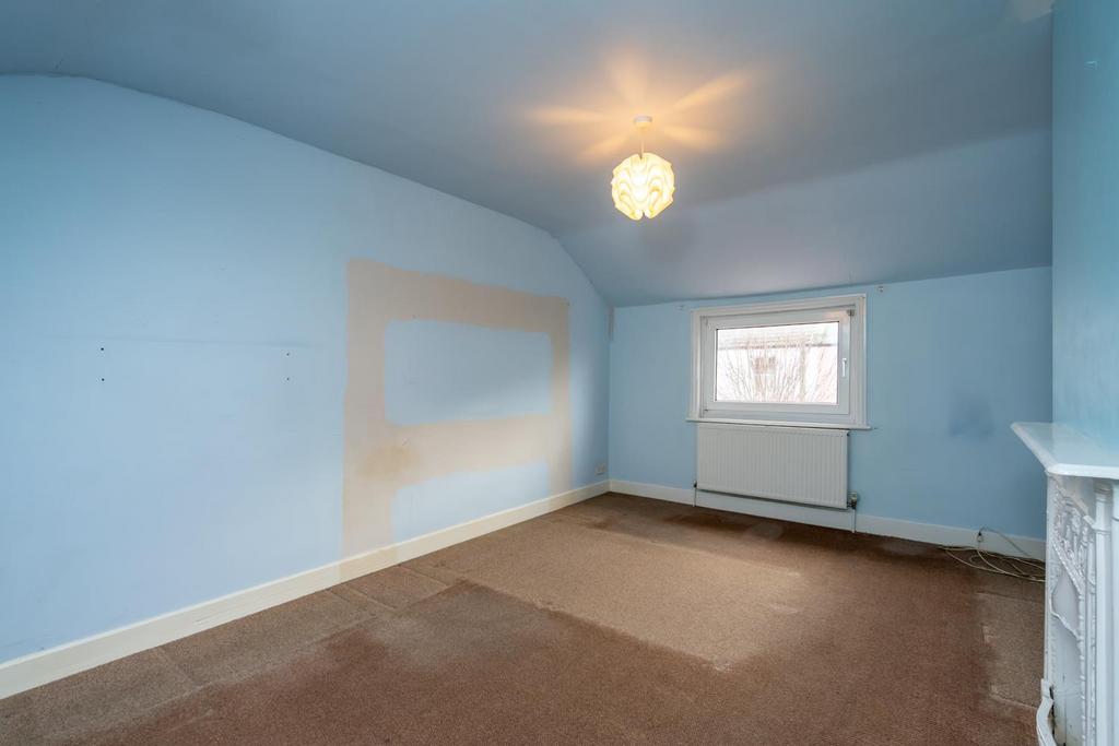 Bedroom 1 (2).jpg