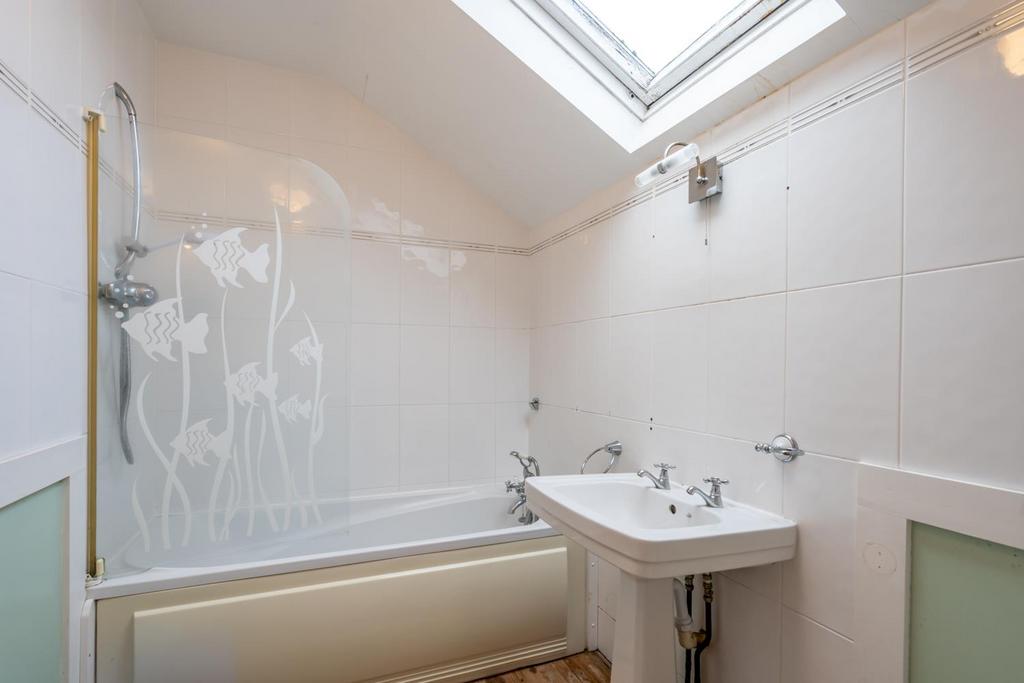Family Bathroom.jpg
