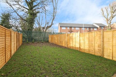 3 bedroom semi-detached house to rent, Gratton Place, Chesterfield S41