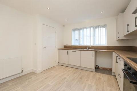 3 bedroom semi-detached house to rent, Gratton Place, Chesterfield S41