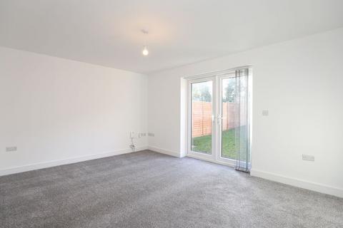 3 bedroom semi-detached house to rent, Gratton Place, Chesterfield S41