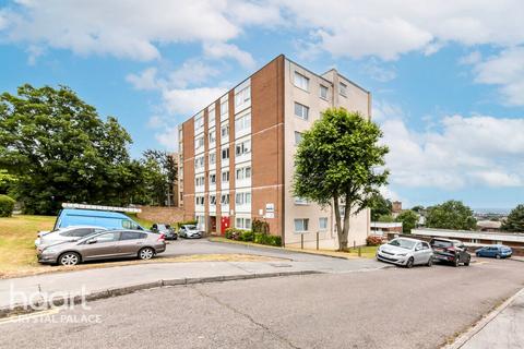 1 bedroom flat for sale, Menlo Gardens, London