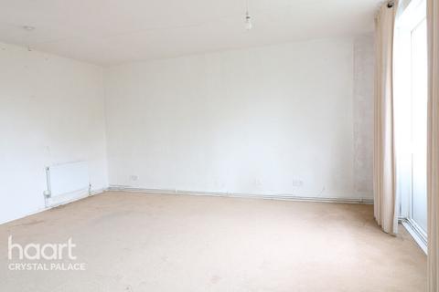 1 bedroom flat for sale, Menlo Gardens, London