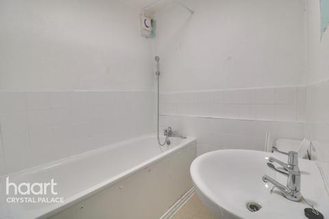 1 bedroom flat for sale, Menlo Gardens, London