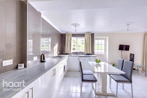 3 bedroom semi-detached house for sale, The Vale, London
