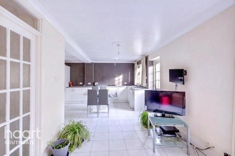 3 bedroom semi-detached house for sale, The Vale, London