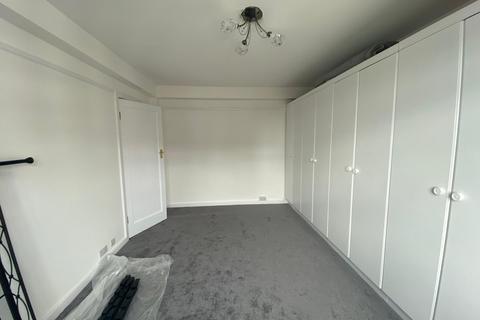 undefined, St. Johns Road, Isleworth TW7