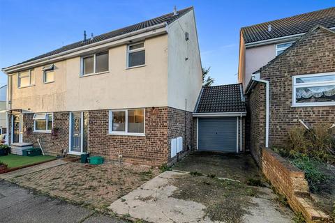 3 bedroom semi-detached house to rent, Patmore Road, Colchester