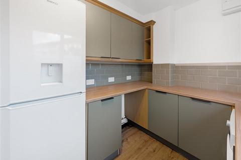 3 bedroom semi-detached house to rent, Patmore Road, Colchester
