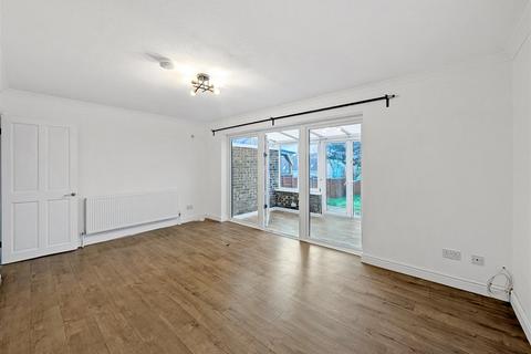 3 bedroom semi-detached house to rent, Patmore Road, Colchester