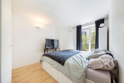 1 bedroom flat to rent, Hutchings Street, London E14