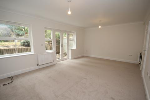 3 bedroom semi-detached house to rent, Russett Gardens, Reading RG10