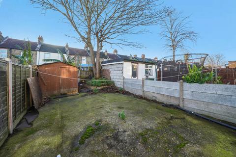 4 bedroom terraced house to rent, Monega Road, Manor Park, E12 6UF