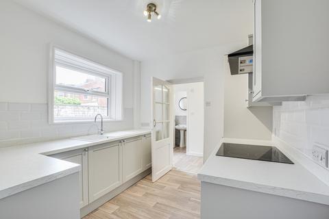 3 bedroom terraced house to rent, Dove Avenue, Penwortham, PR1