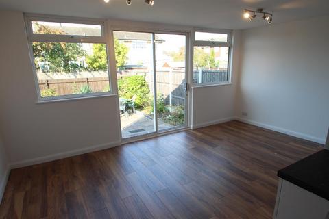 3 bedroom end of terrace house to rent, Fleetside, West Molesey KT8