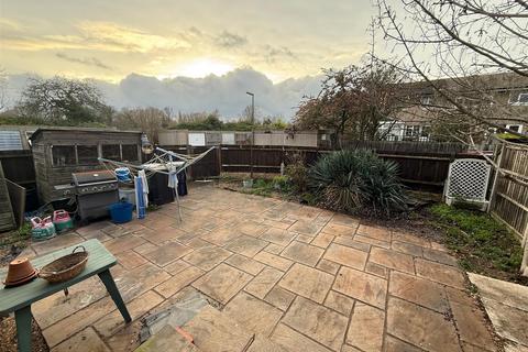 3 bedroom end of terrace house to rent, Fleetside, West Molesey KT8