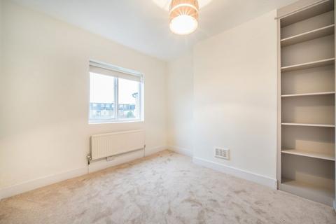 2 bedroom house to rent, Russell Road, London SW19