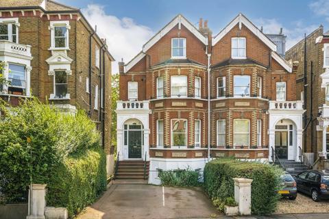 Studio to rent, Worple Road, London SW20