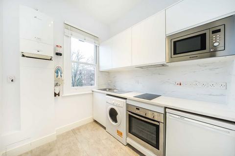 Studio to rent, Worple Road, London SW20