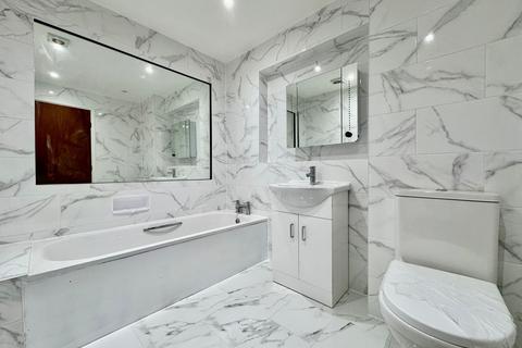 5 bedroom detached house to rent, Aylmer Drive, Stanmore, HA7
