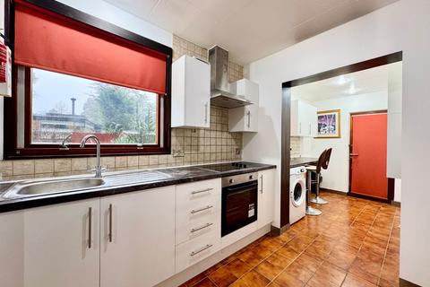 5 bedroom detached house to rent, Aylmer Drive, Stanmore, HA7