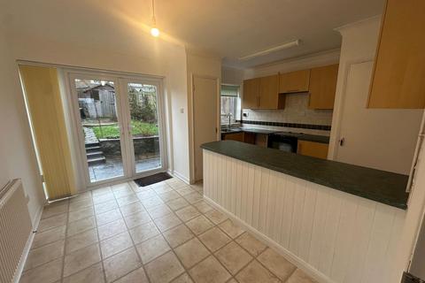 2 bedroom terraced house to rent, Hildenborough Crescent, Maidstone ME16