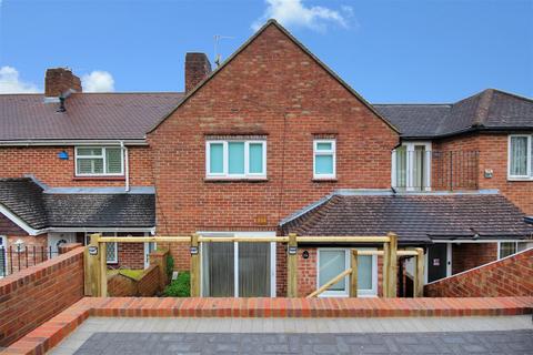 2 bedroom terraced house to rent, Saunders Hill, Brighton