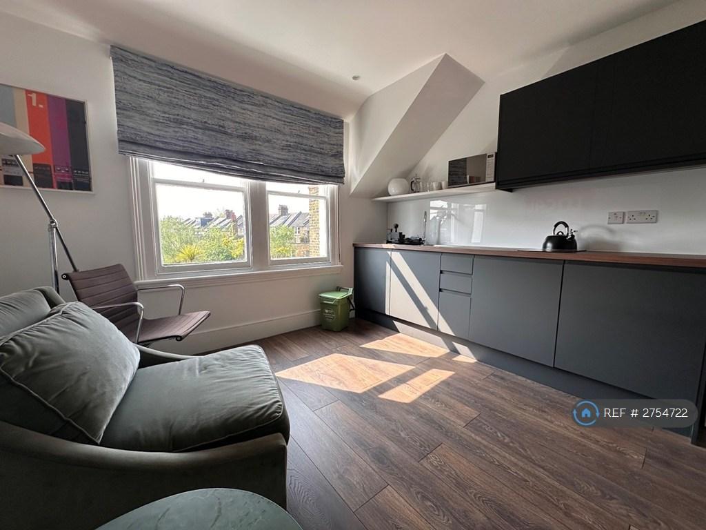 Lounge/Kitchenette