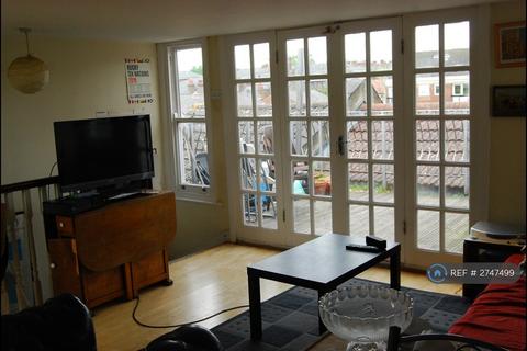 3 bedroom flat to rent, Durlston Road, London, E5