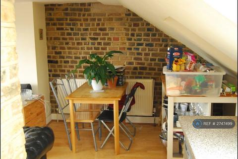 3 bedroom flat to rent, Durlston Road, London, E5