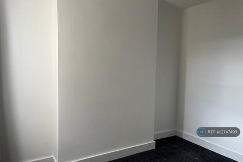 3 bedroom flat to rent, Durlston Road, London, E5
