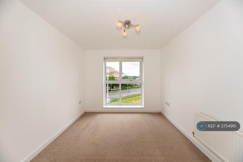 2 bedroom flat to rent, Blake Avenue, Basildon, SS14