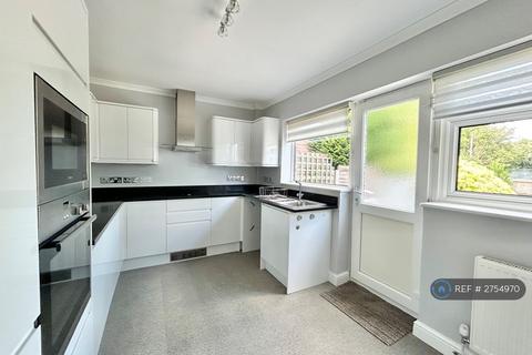 2 bedroom bungalow to rent, Chegworth Gardens, Sittingbourne, ME10