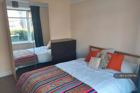 1 bedroom in a house share to rent, Weston Road, Guildford, GU2
