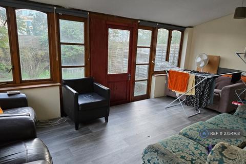 1 bedroom in a house share to rent, Weston Road, Guildford, GU2