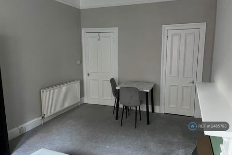 2 bedroom flat to rent, Gorgie Road, Edinburgh, EH11