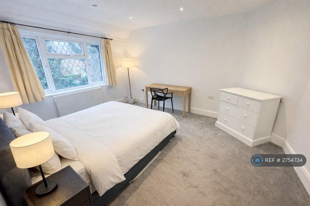 Kingsized Bed