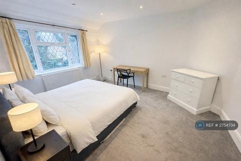 2 bedroom flat to rent, Chipstead Station Parade, Chipstead, Coulsdon, CR5