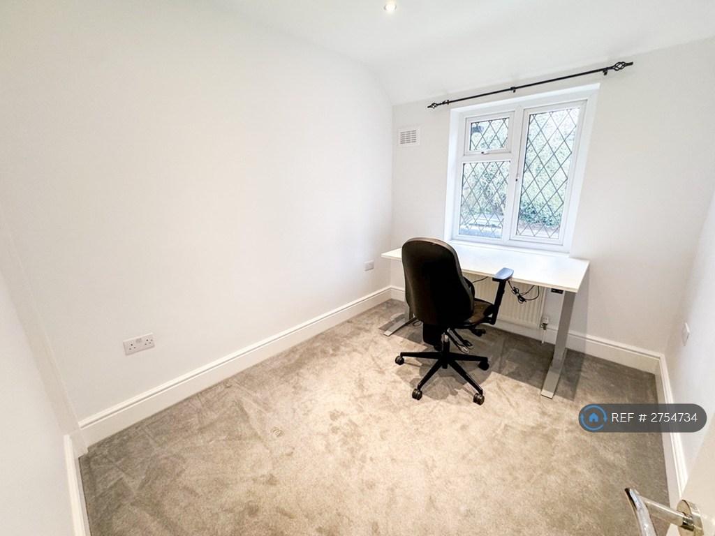 Great Sized Second Bedroom