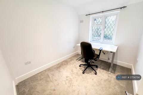 2 bedroom flat to rent, Chipstead Station Parade, Chipstead, Coulsdon, CR5