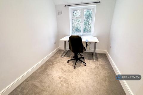 2 bedroom flat to rent, Chipstead Station Parade, Chipstead, Coulsdon, CR5