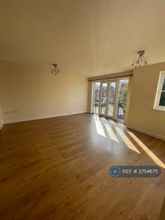 2 bedroom flat to rent, Yukon Road, Broxbourne, EN10