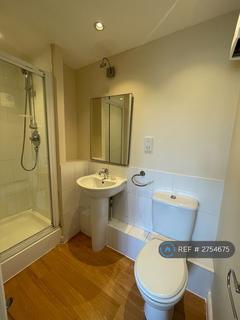 2 bedroom flat to rent, Yukon Road, Broxbourne, EN10